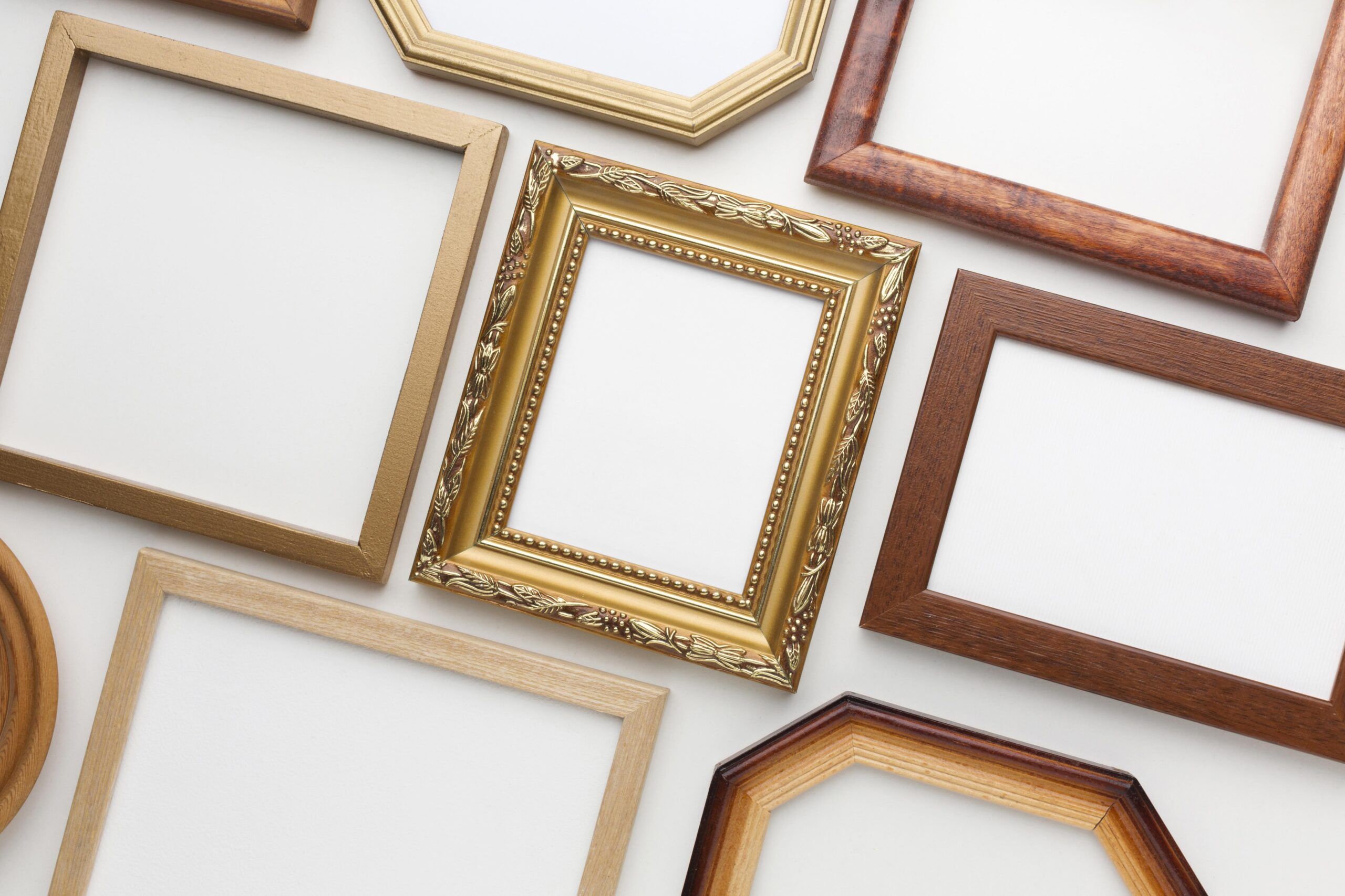 flat-lay-wooden-frames-arrangement